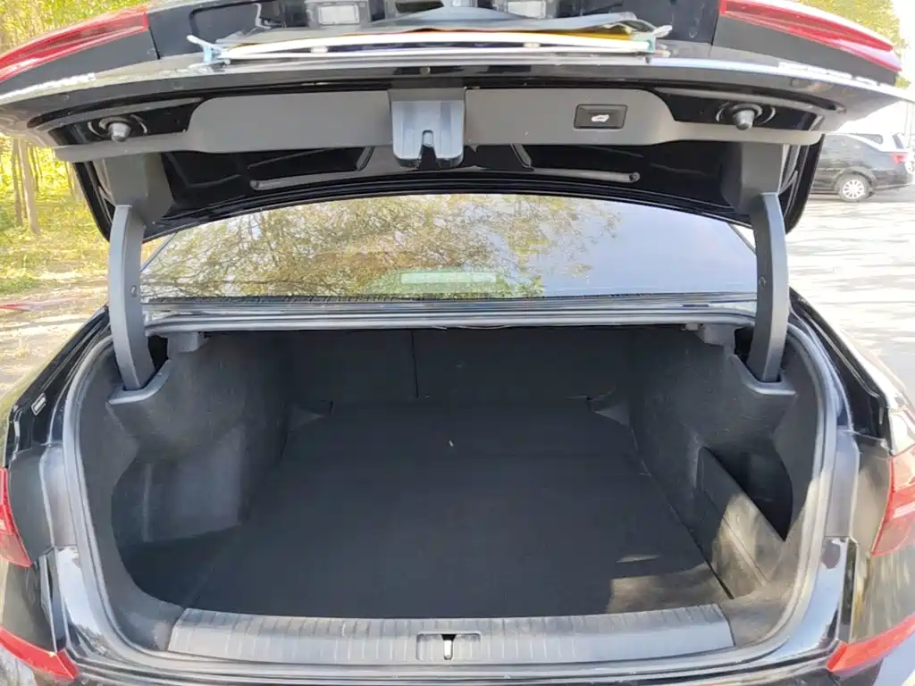 Volkswagen Passat — фото 19