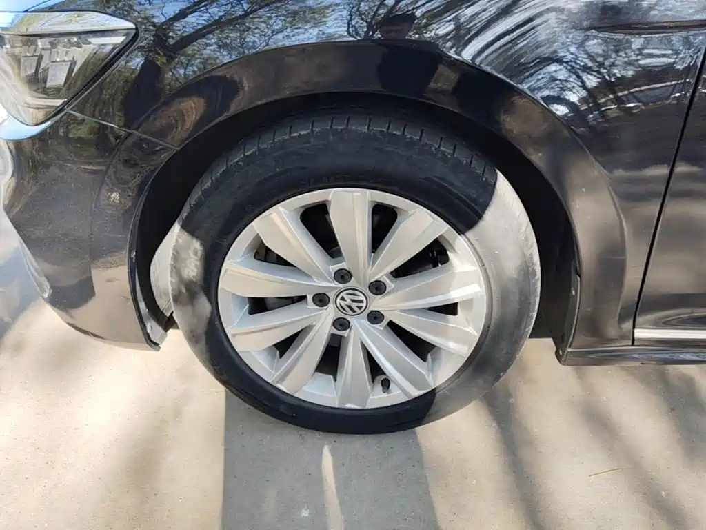 Volkswagen Passat — фото 23