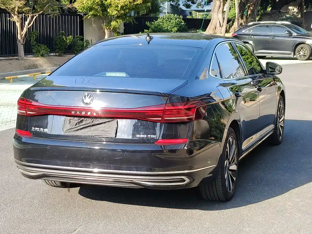 Volkswagen Passat — фото 14