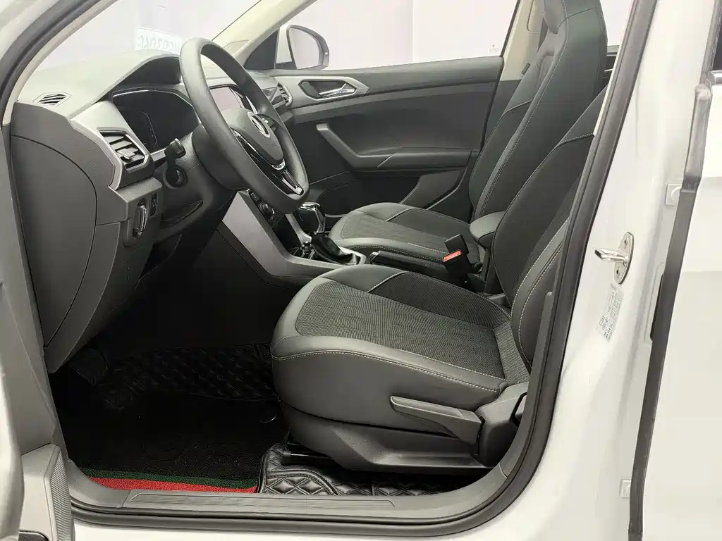 Volkswagen T-Cross — фото 9