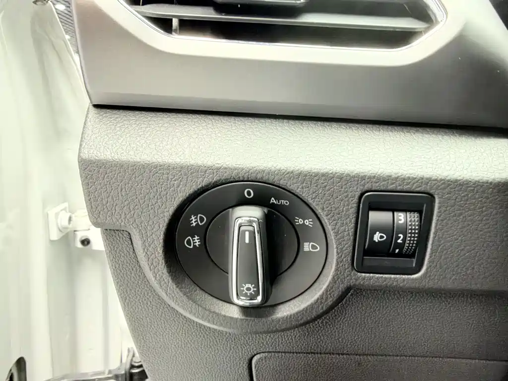 Volkswagen T-Cross — фото 10