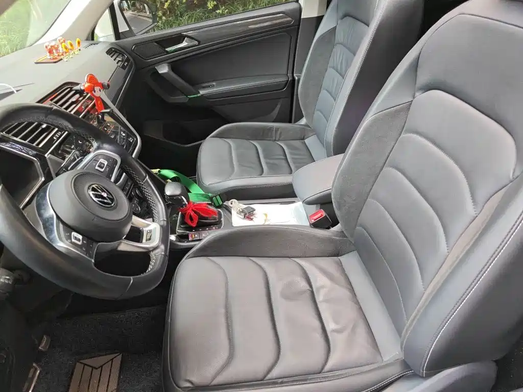 Volkswagen Tiguan L — фото 11