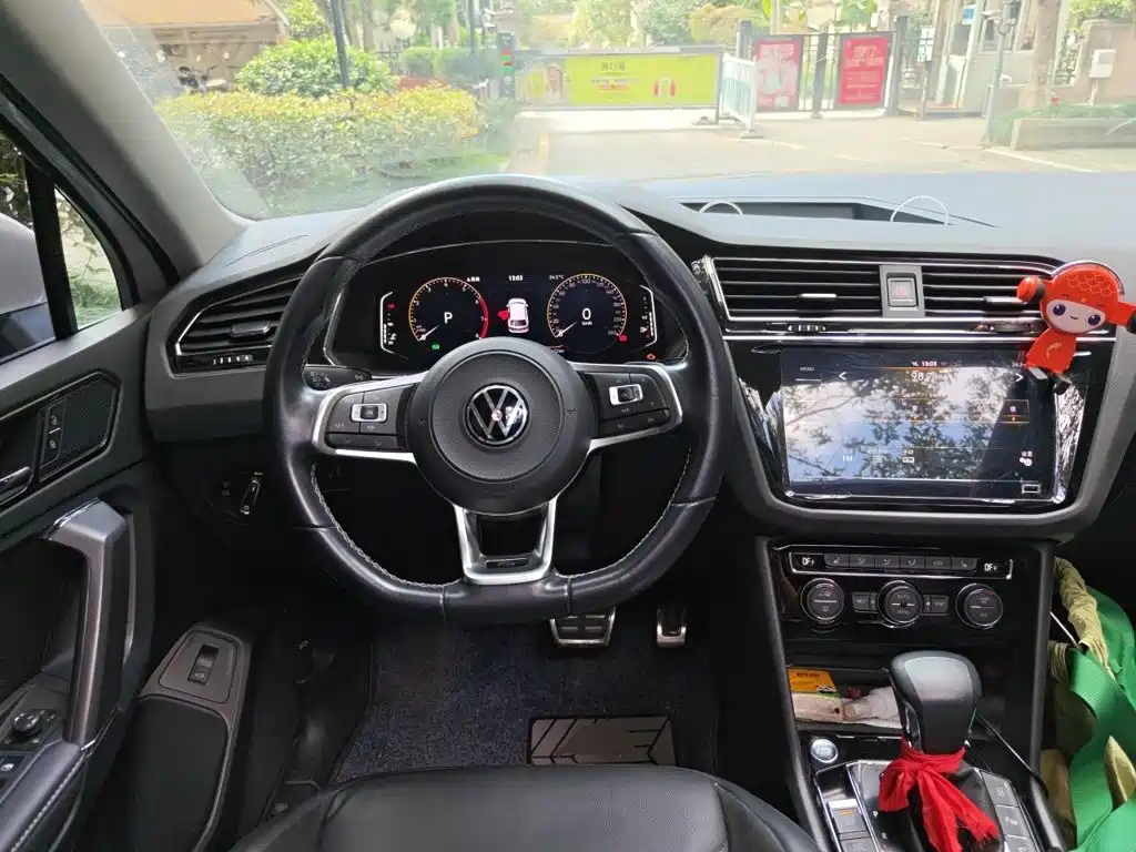 Volkswagen Tiguan L — фото 6