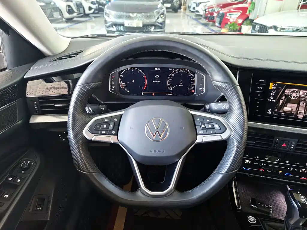 Volkswagen Passat — фото 8