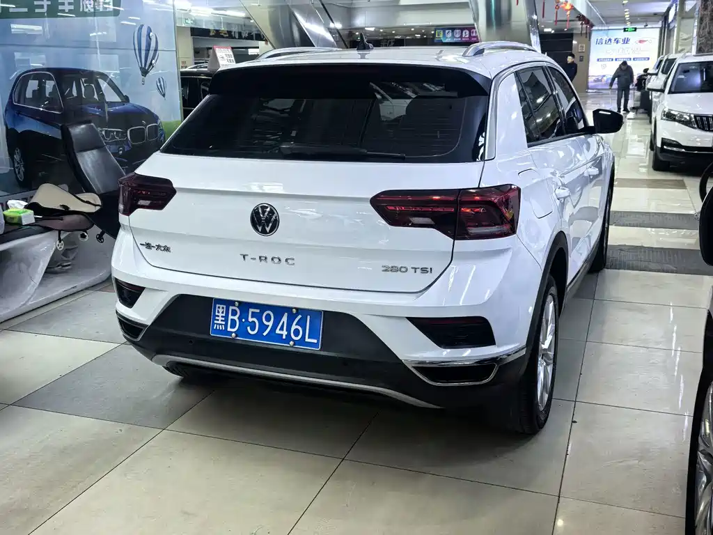 Volkswagen T-Roc — фото 11