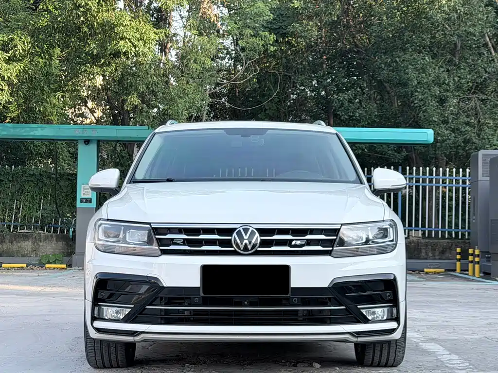Volkswagen Tiguan L — фото 2