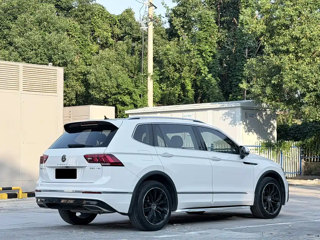 Volkswagen Tiguan L — фото 14