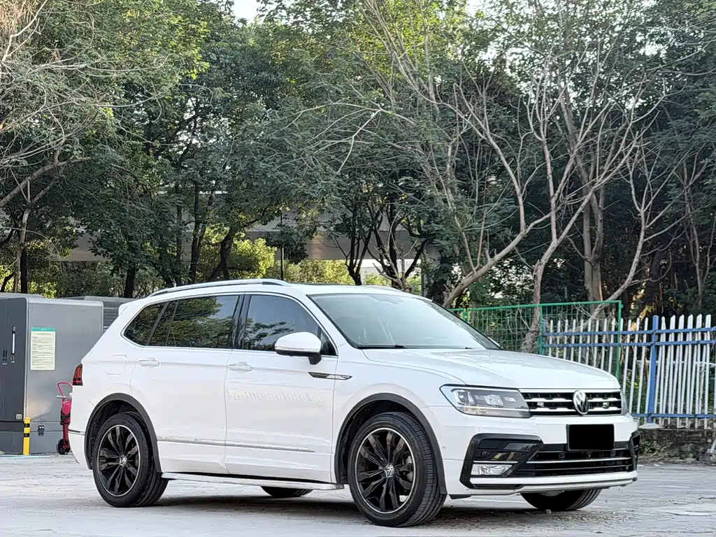 Volkswagen Tiguan L — фото 3