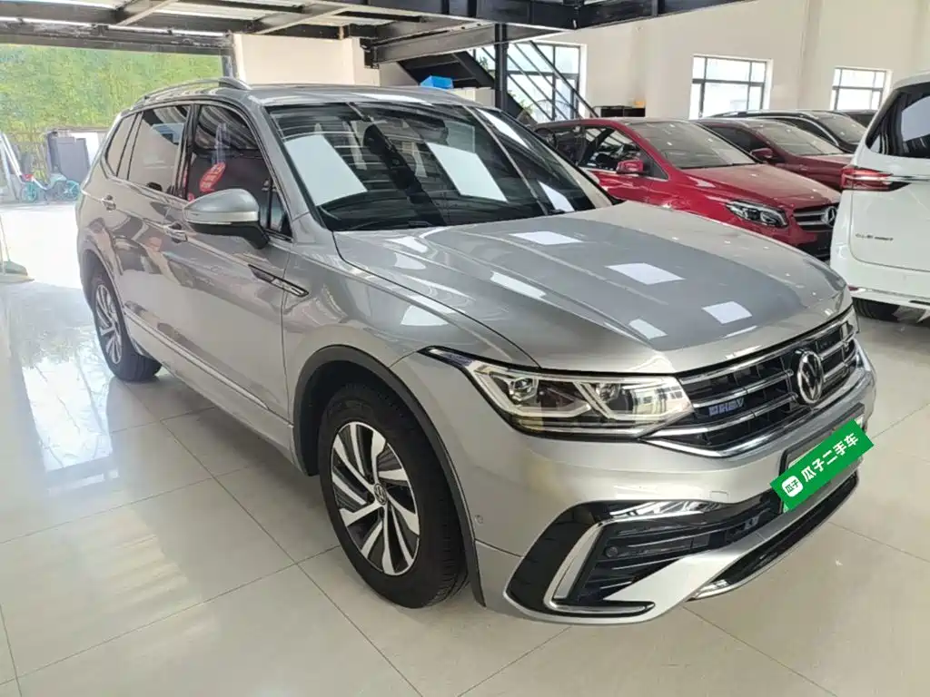 Volkswagen Tiguan L PHEV — фото 4