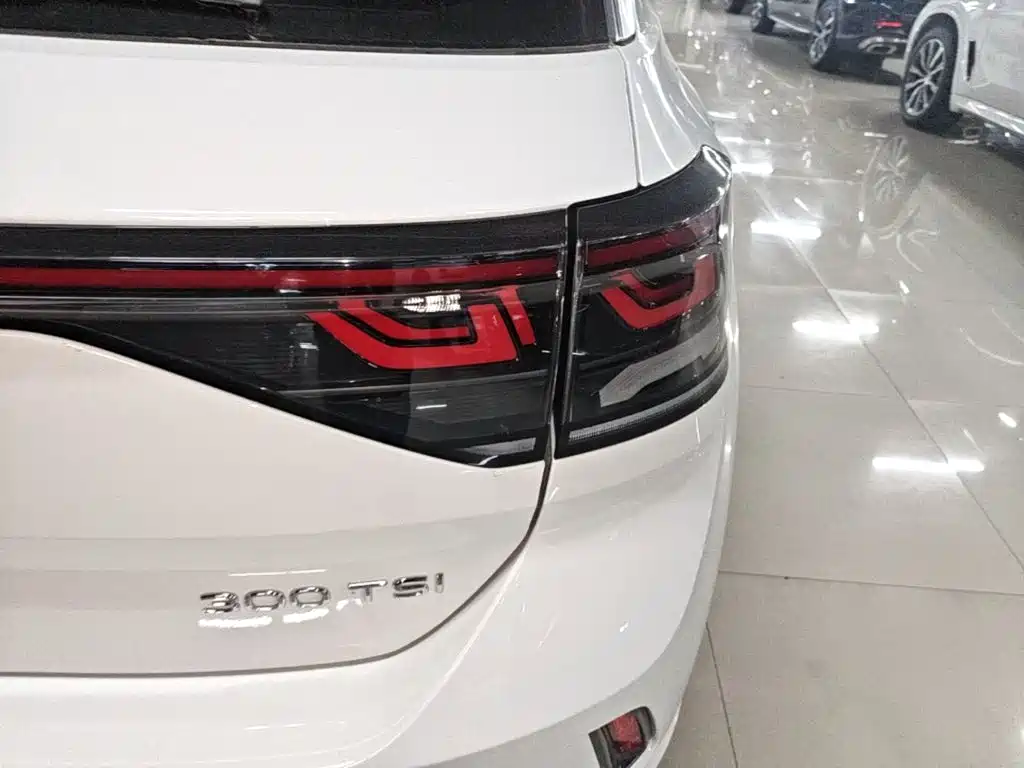Volkswagen T-Roc — фото 8