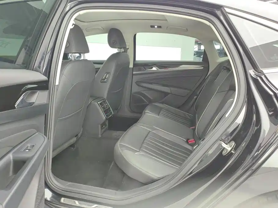 Volkswagen Passat — фото 11