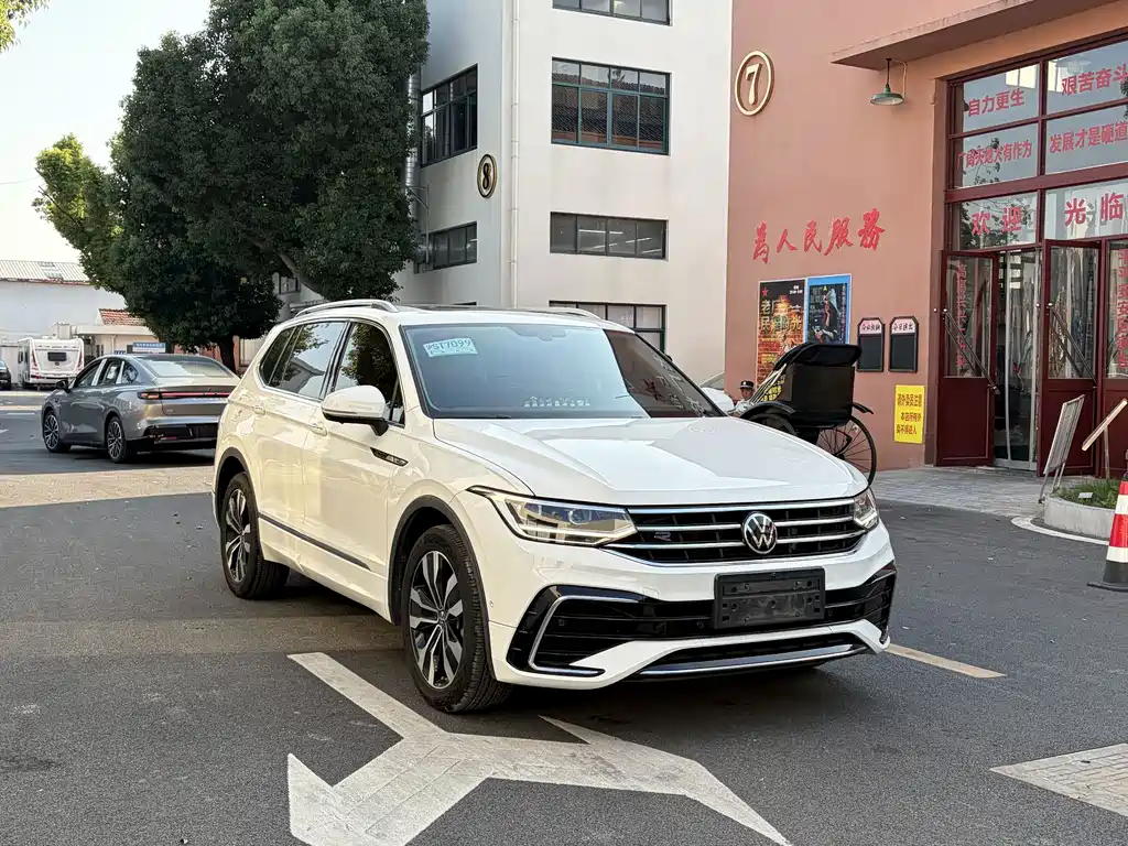 Volkswagen Tiguan L — фото 3