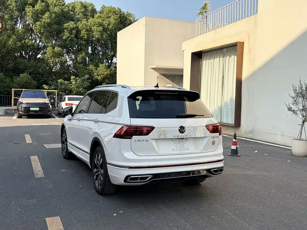 Volkswagen Tiguan L — фото 7