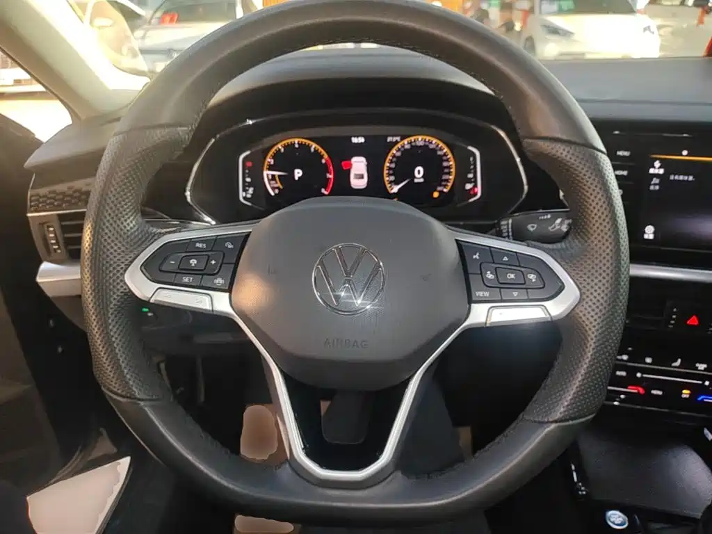 Volkswagen Passat — фото 11
