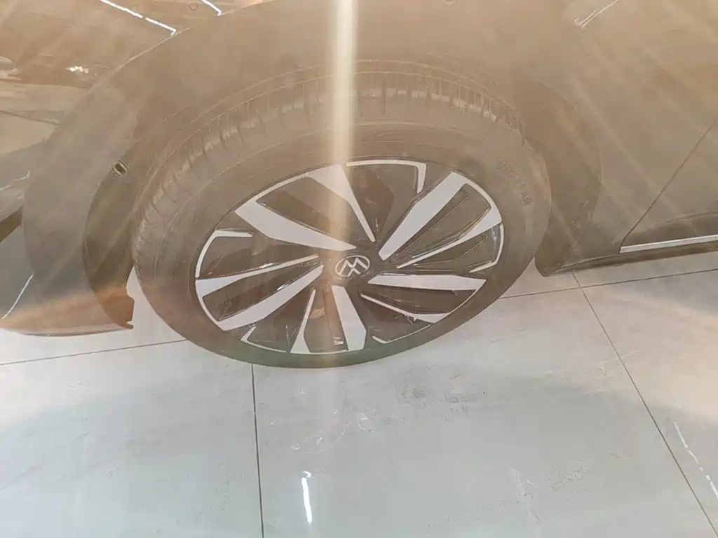 Volkswagen Passat — фото 23