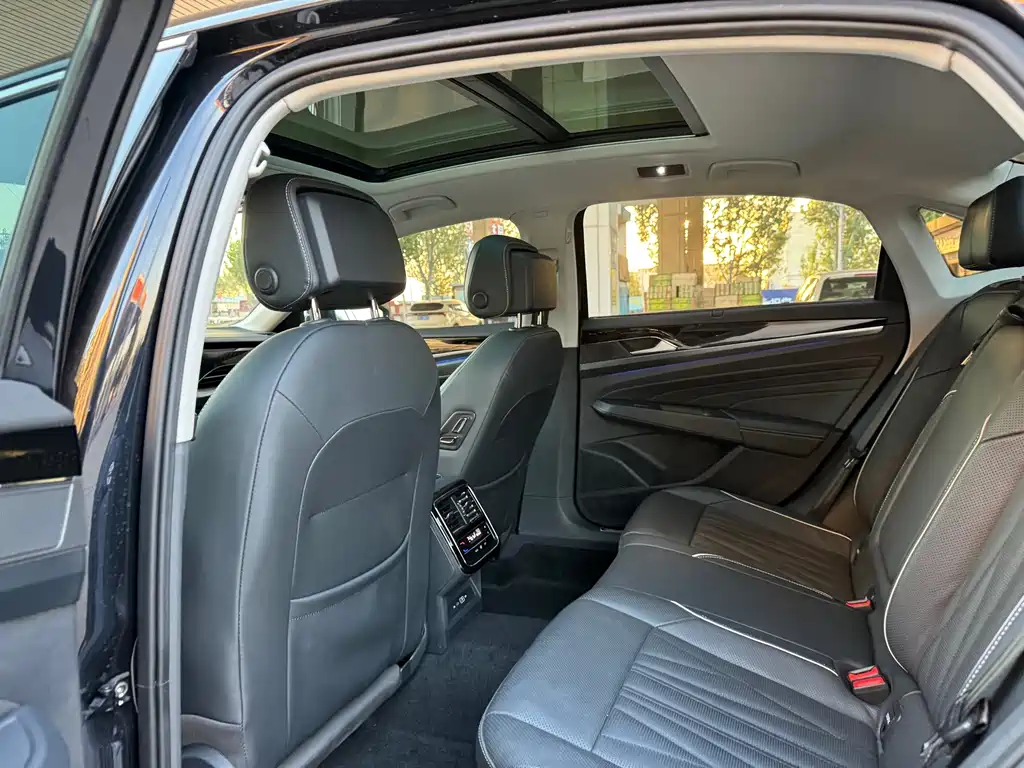 Volkswagen Passat — фото 8