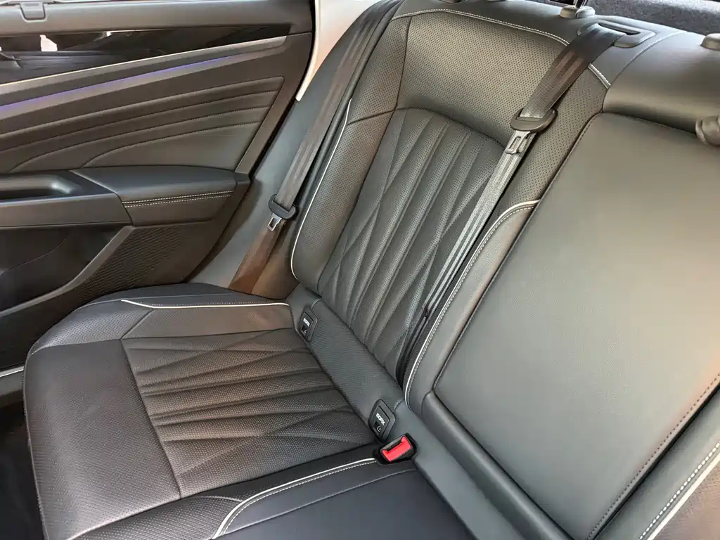 Volkswagen Passat — фото 10