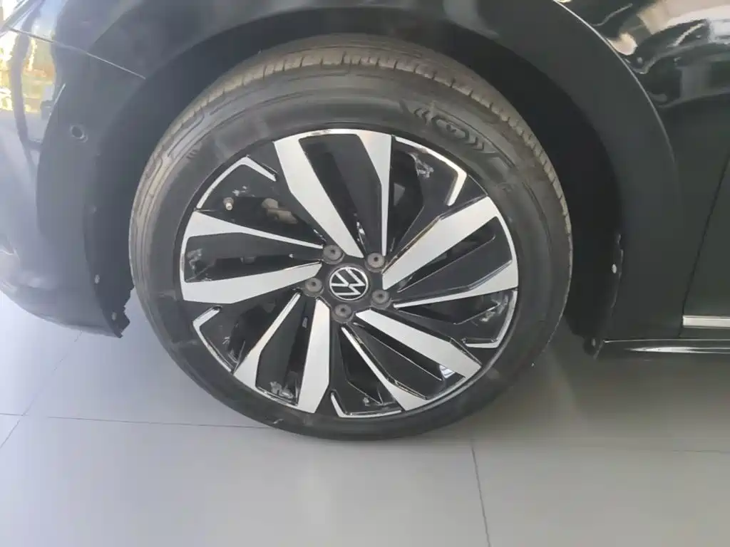 Volkswagen Passat — фото 23