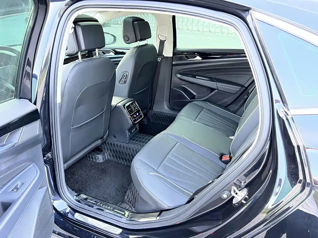 Volkswagen Passat — фото 15