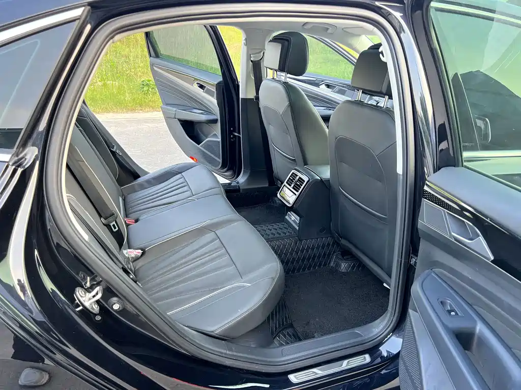Volkswagen Passat — фото 18