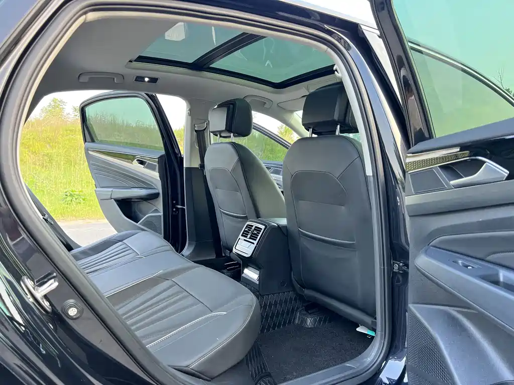 Volkswagen Passat — фото 19