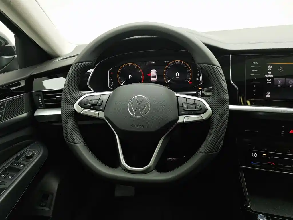 Volkswagen Passat — фото 11