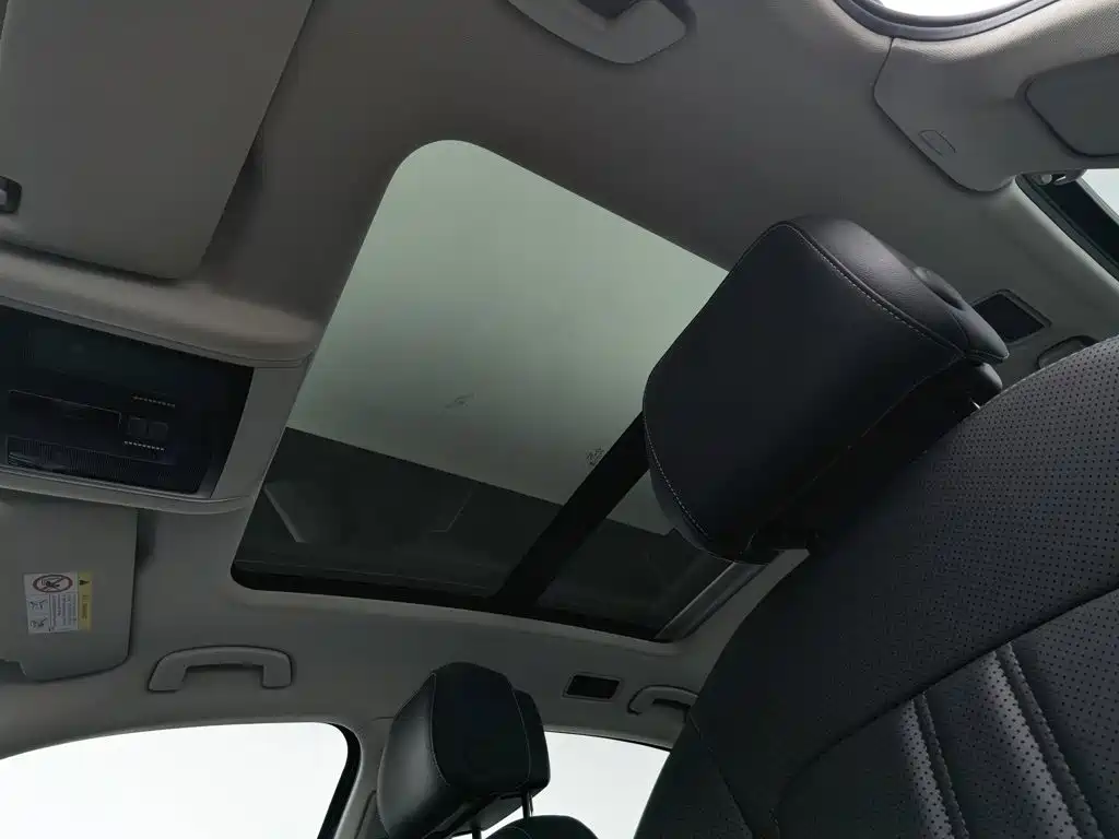 Volkswagen Passat — фото 14