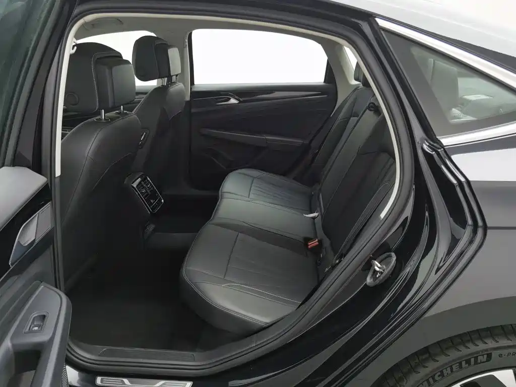 Volkswagen Passat — фото 15