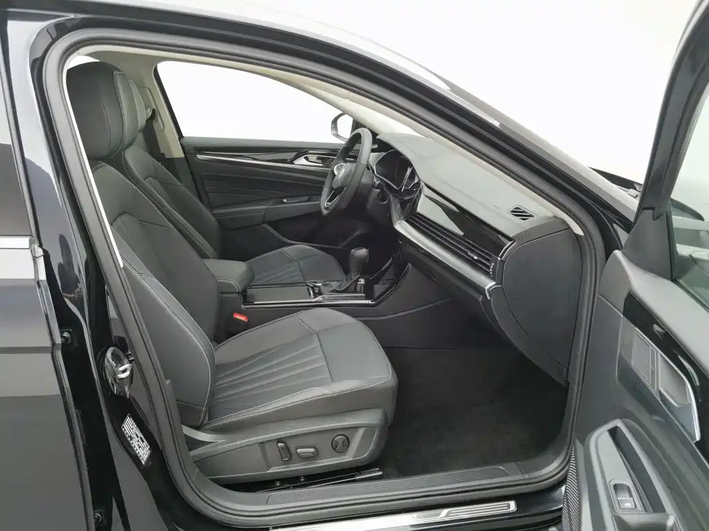 Volkswagen Passat — фото 23