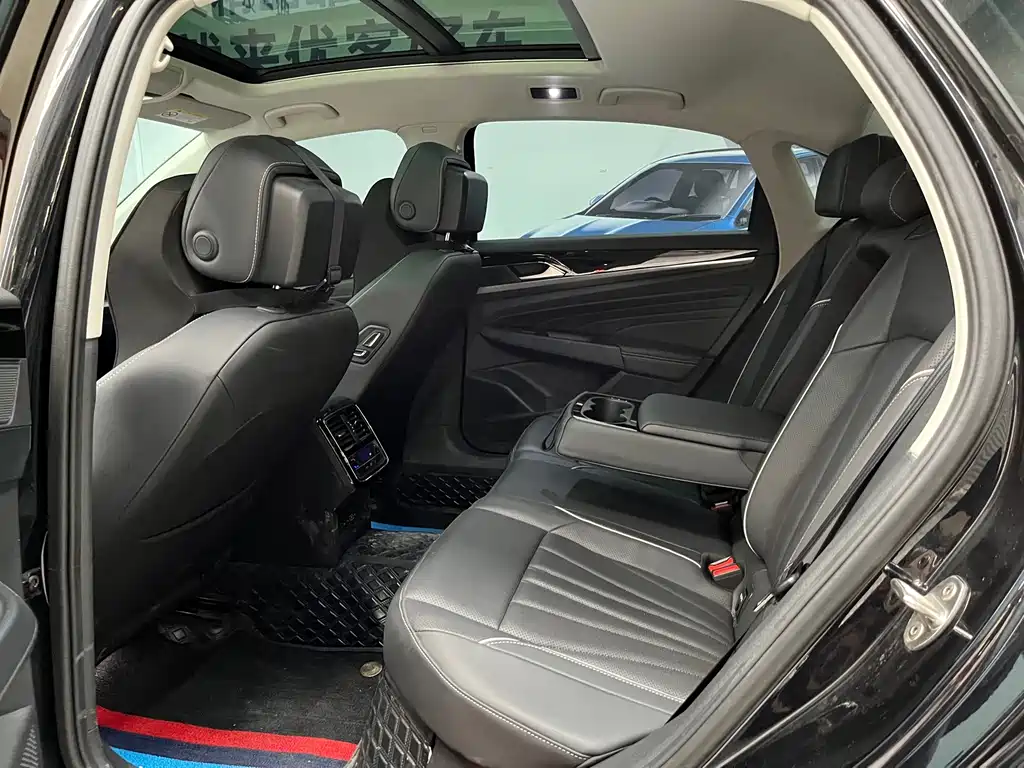 Volkswagen Passat — фото 13