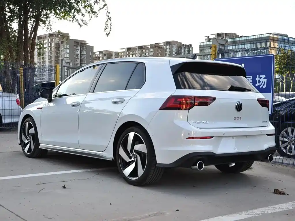 Volkswagen Golf GTI — фото 3