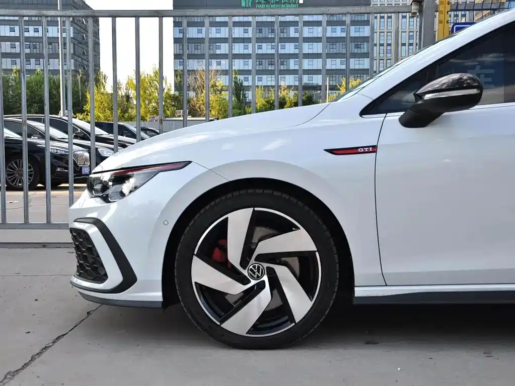 Volkswagen Golf GTI — фото 4