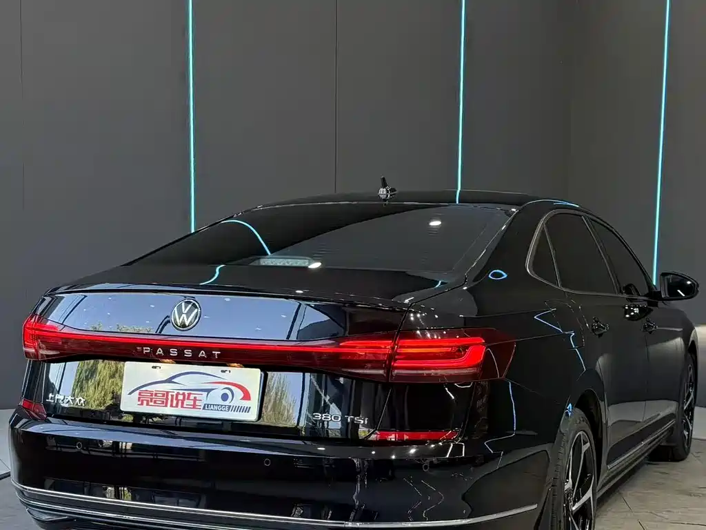 Volkswagen Passat — фото 8