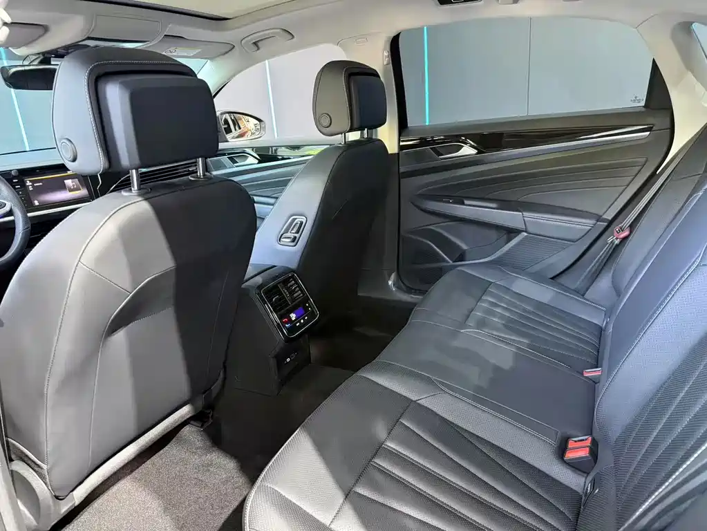 Volkswagen Passat — фото 9