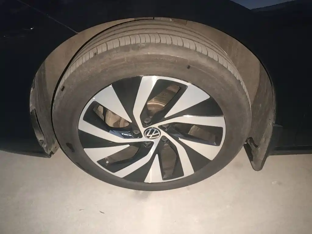 Volkswagen Passat — фото 23