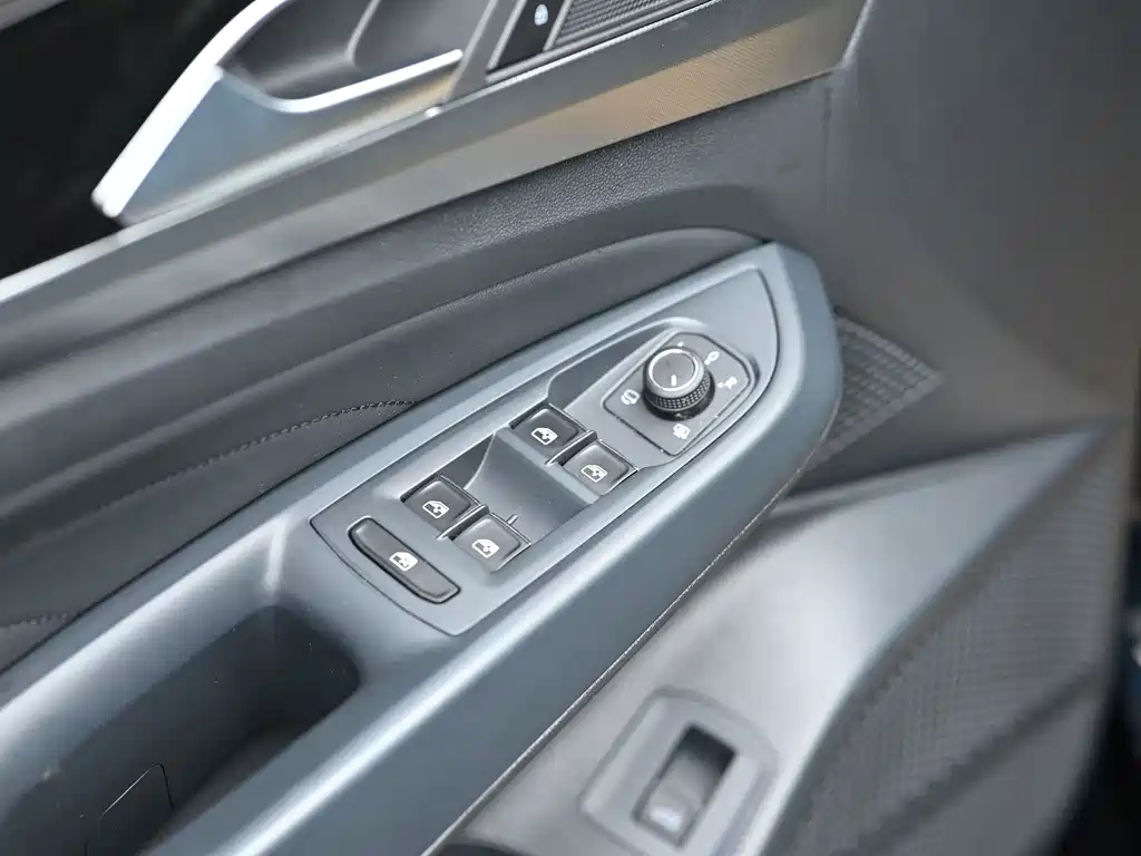 Volkswagen Passat — фото 14