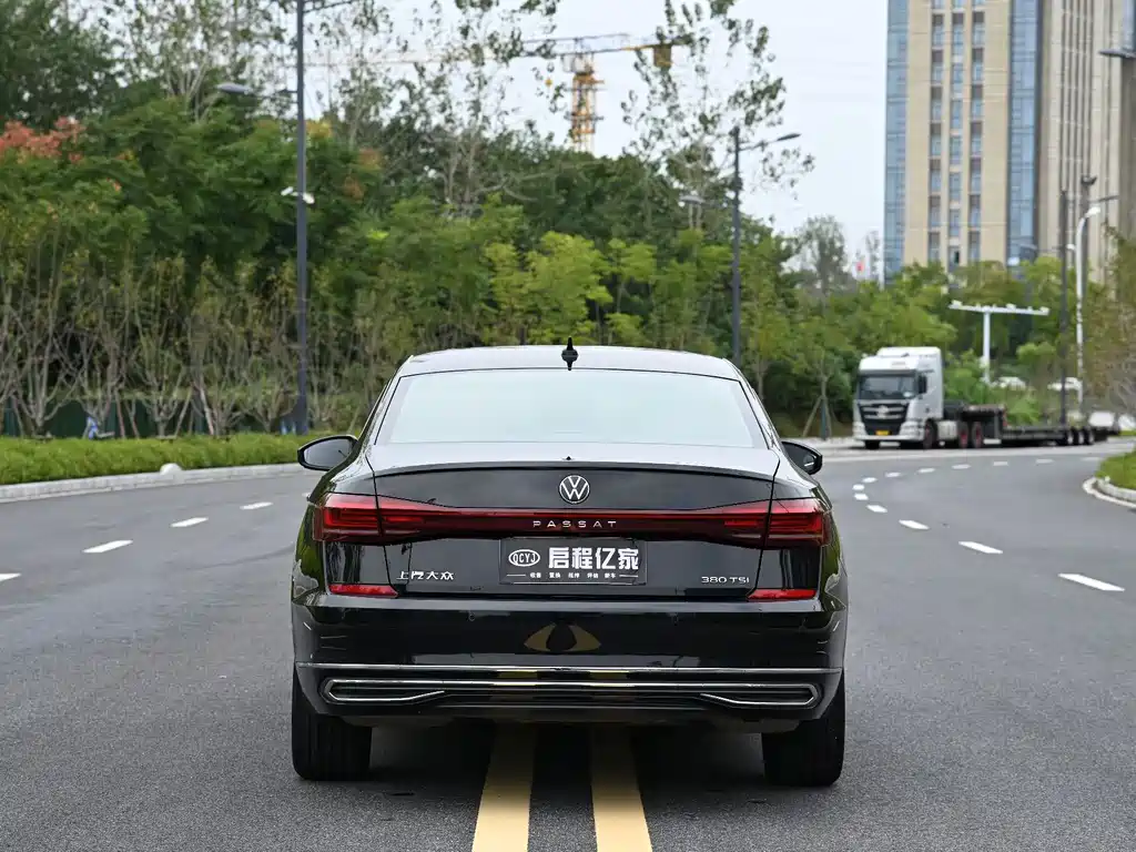 Volkswagen Passat — фото 17