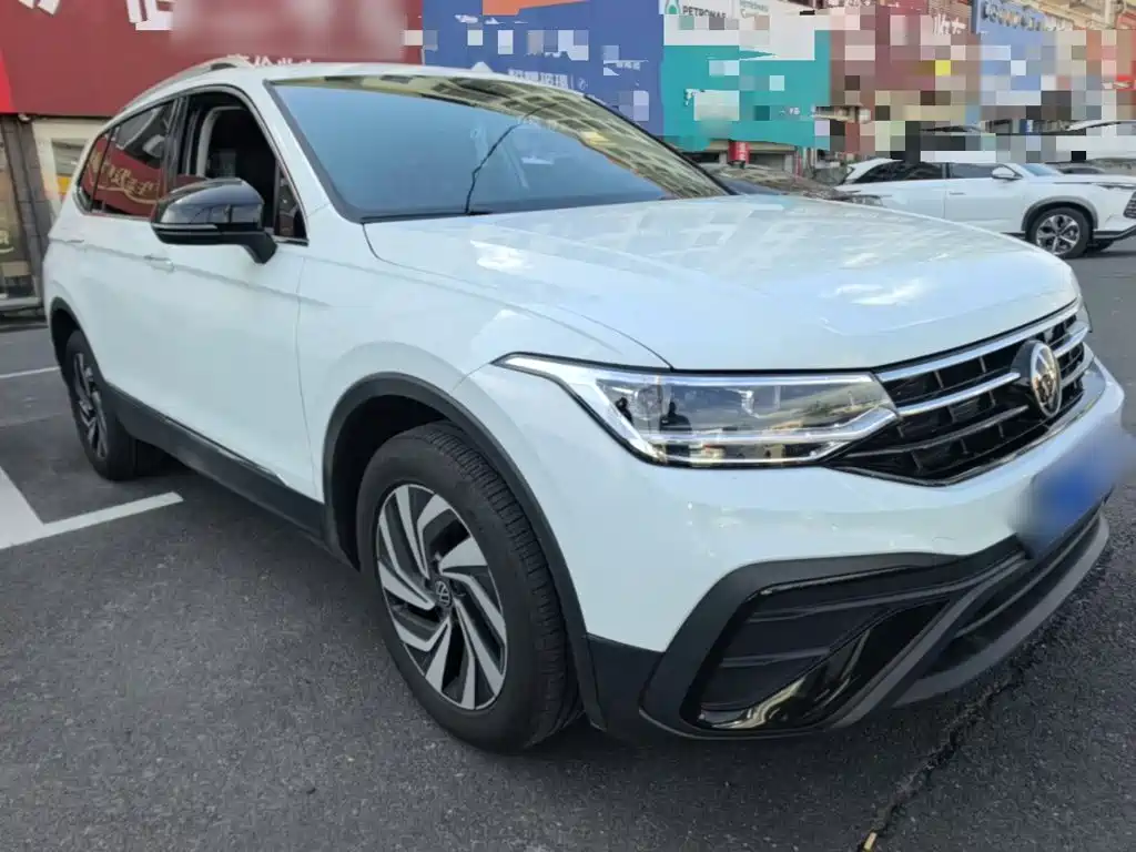 Volkswagen Tiguan L — фото 4