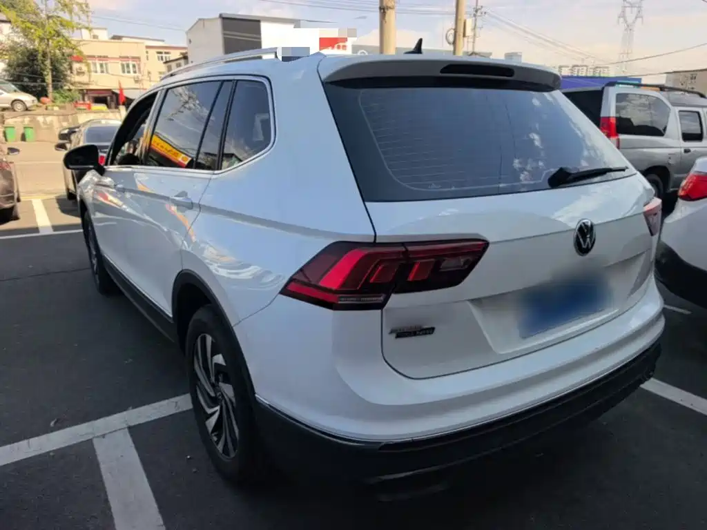 Volkswagen Tiguan L — фото 5
