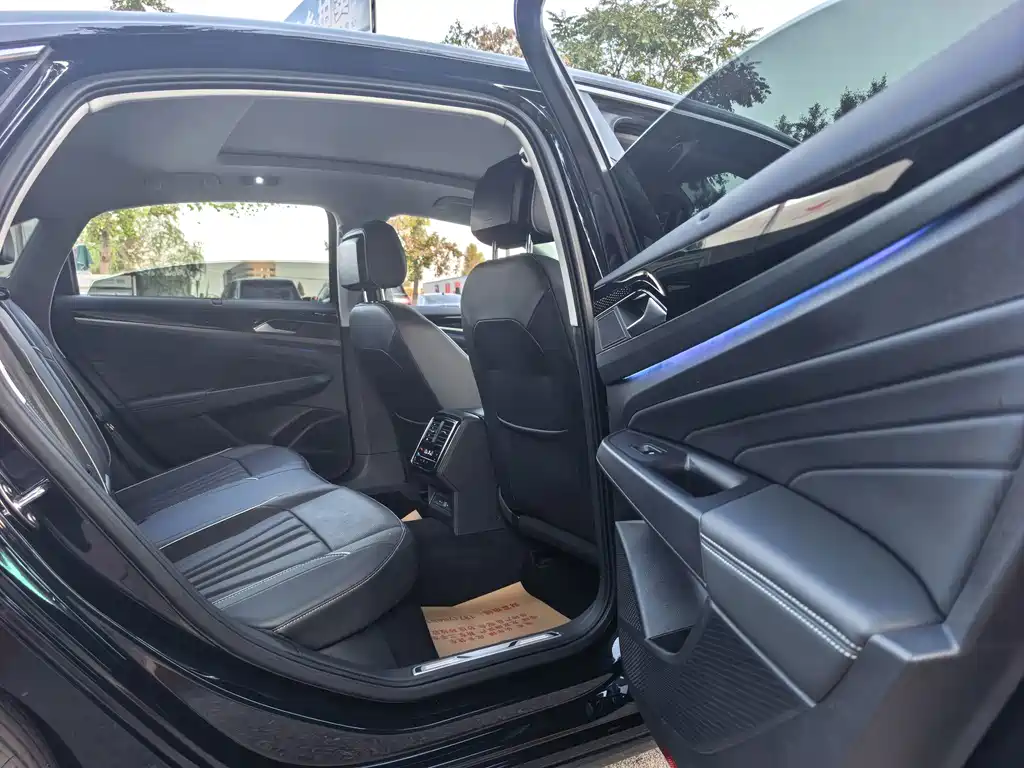Volkswagen Passat — фото 14