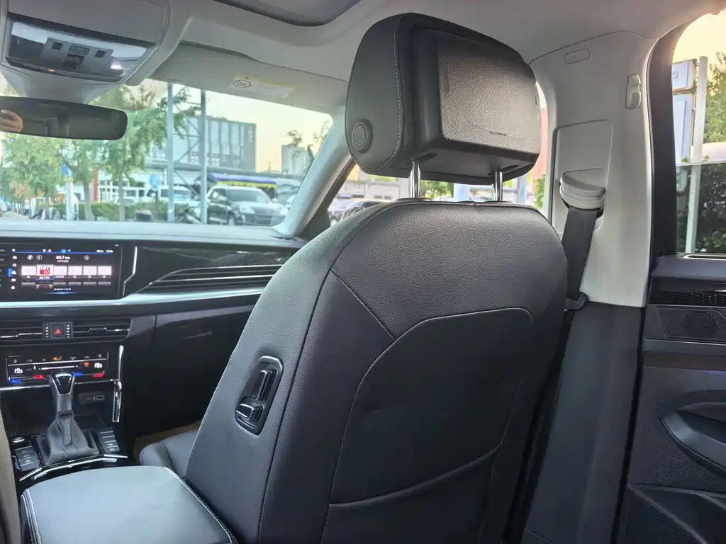 Volkswagen Passat — фото 17