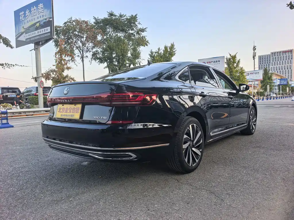 Volkswagen Passat — фото 18