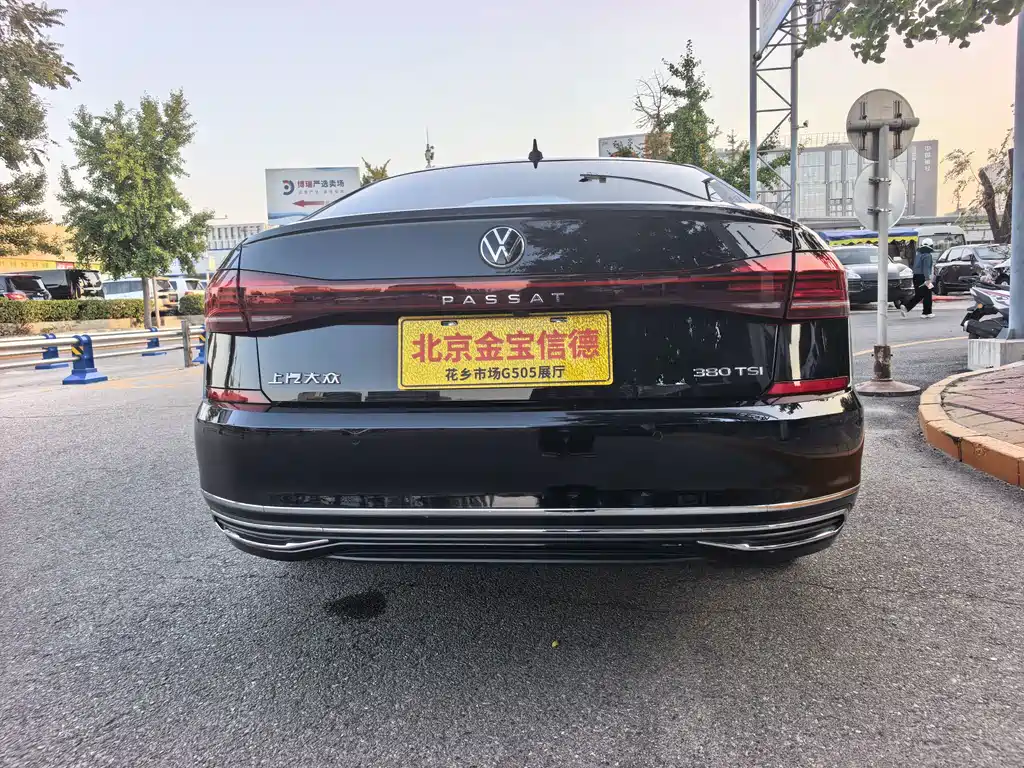 Volkswagen Passat — фото 19