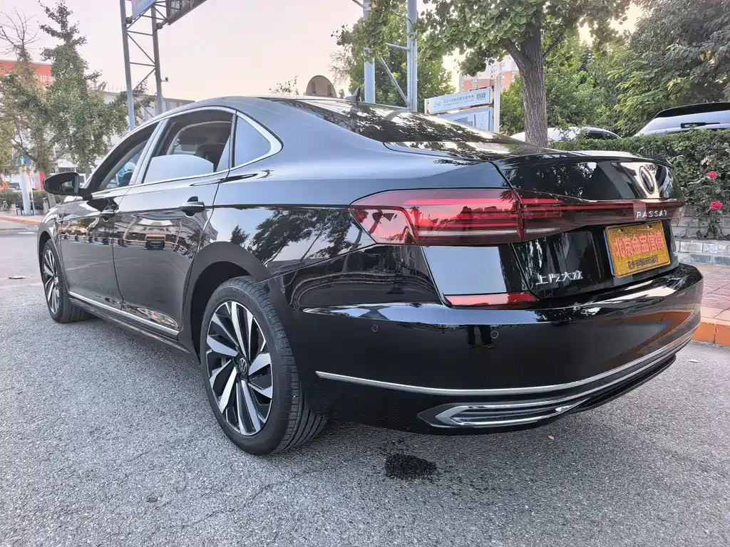 Volkswagen Passat — фото 20