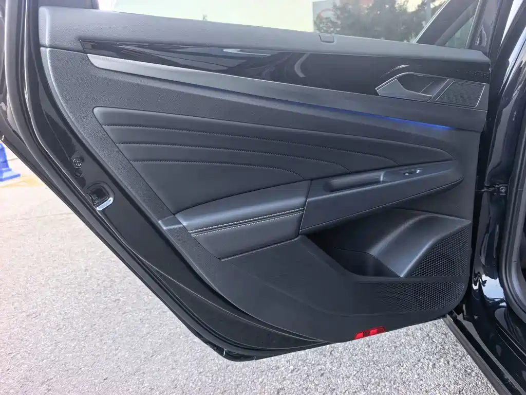 Volkswagen Passat — фото 10