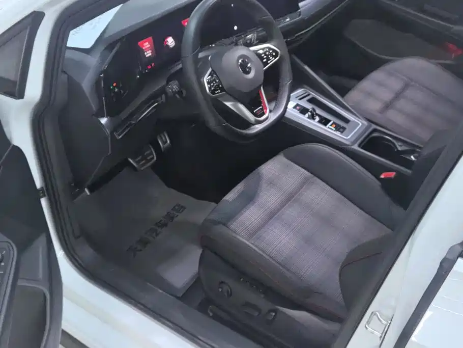 Volkswagen Golf GTI — фото 9