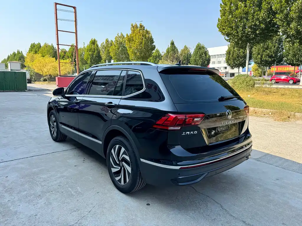 Volkswagen Tiguan L — фото 15
