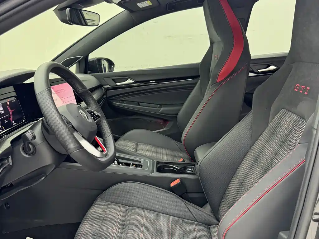 Volkswagen Golf GTI — фото 7