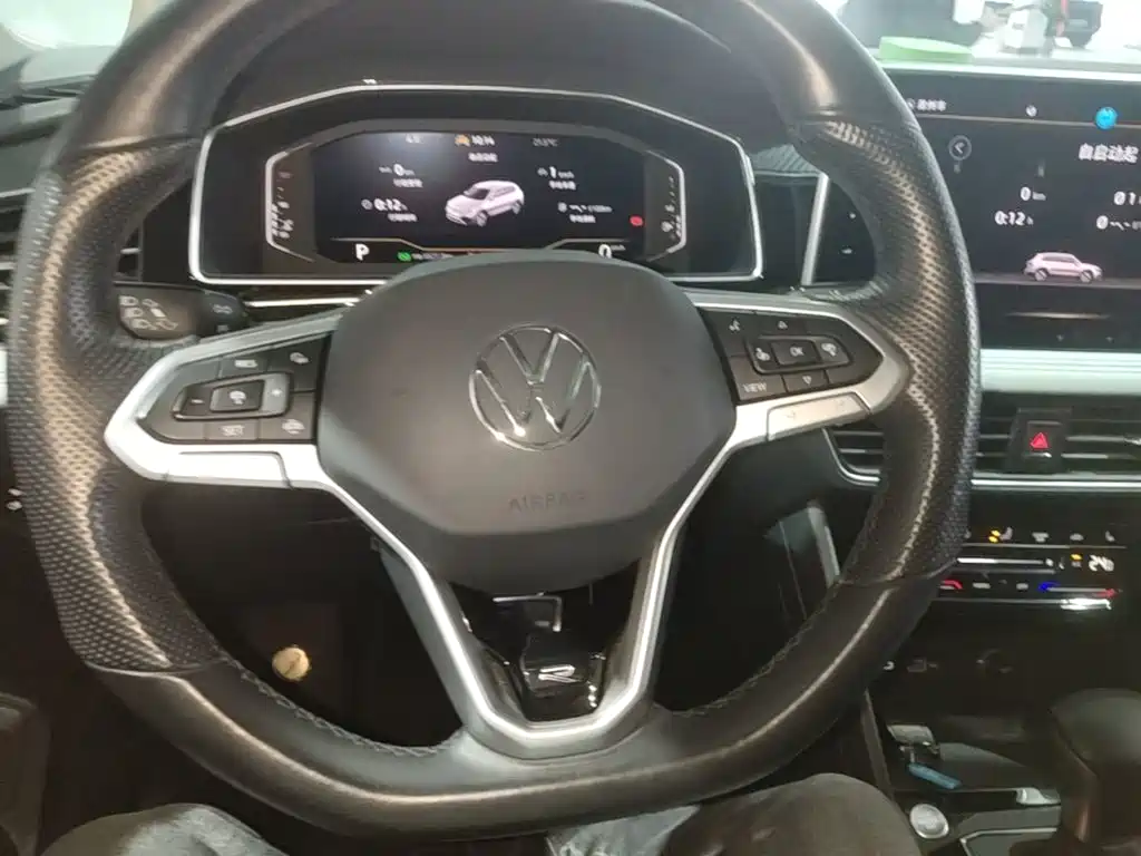 Volkswagen Tiguan L — фото 11