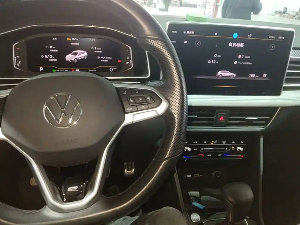 Volkswagen Tiguan L — фото 10